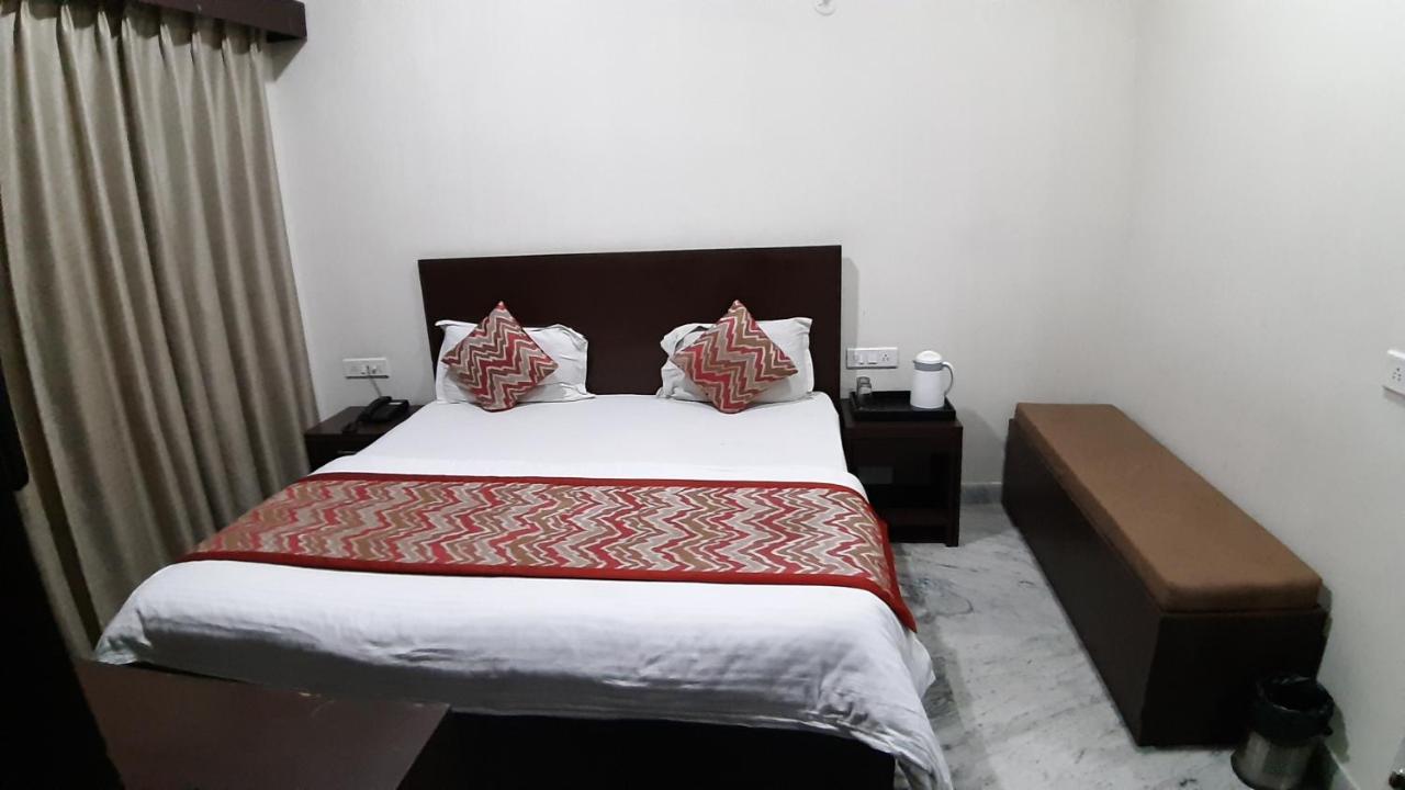 Hotel Sar Kamla Dham Skd Vrindavan Fully Vaccinated Staff Exteriér fotografie