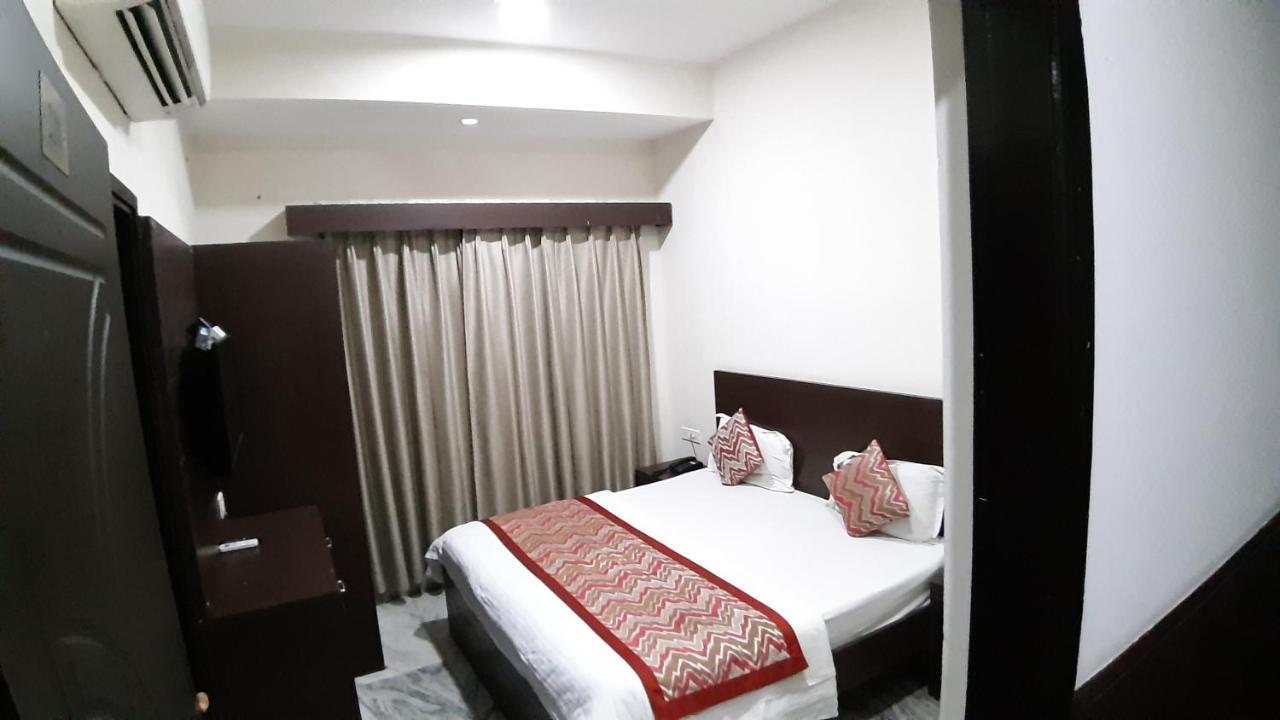 Hotel Sar Kamla Dham Skd Vrindavan Fully Vaccinated Staff Exteriér fotografie