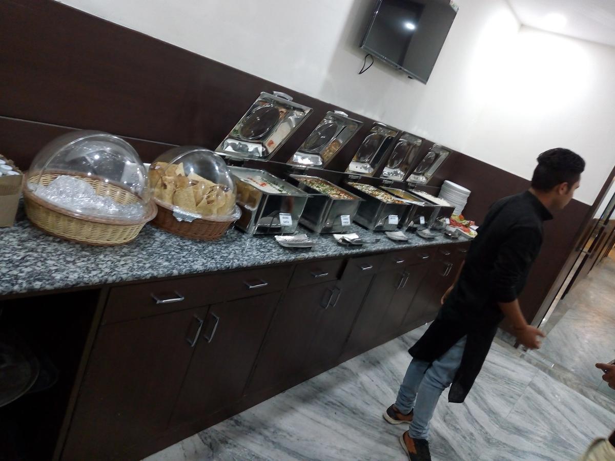 Hotel Sar Kamla Dham Skd Vrindavan Fully Vaccinated Staff Exteriér fotografie