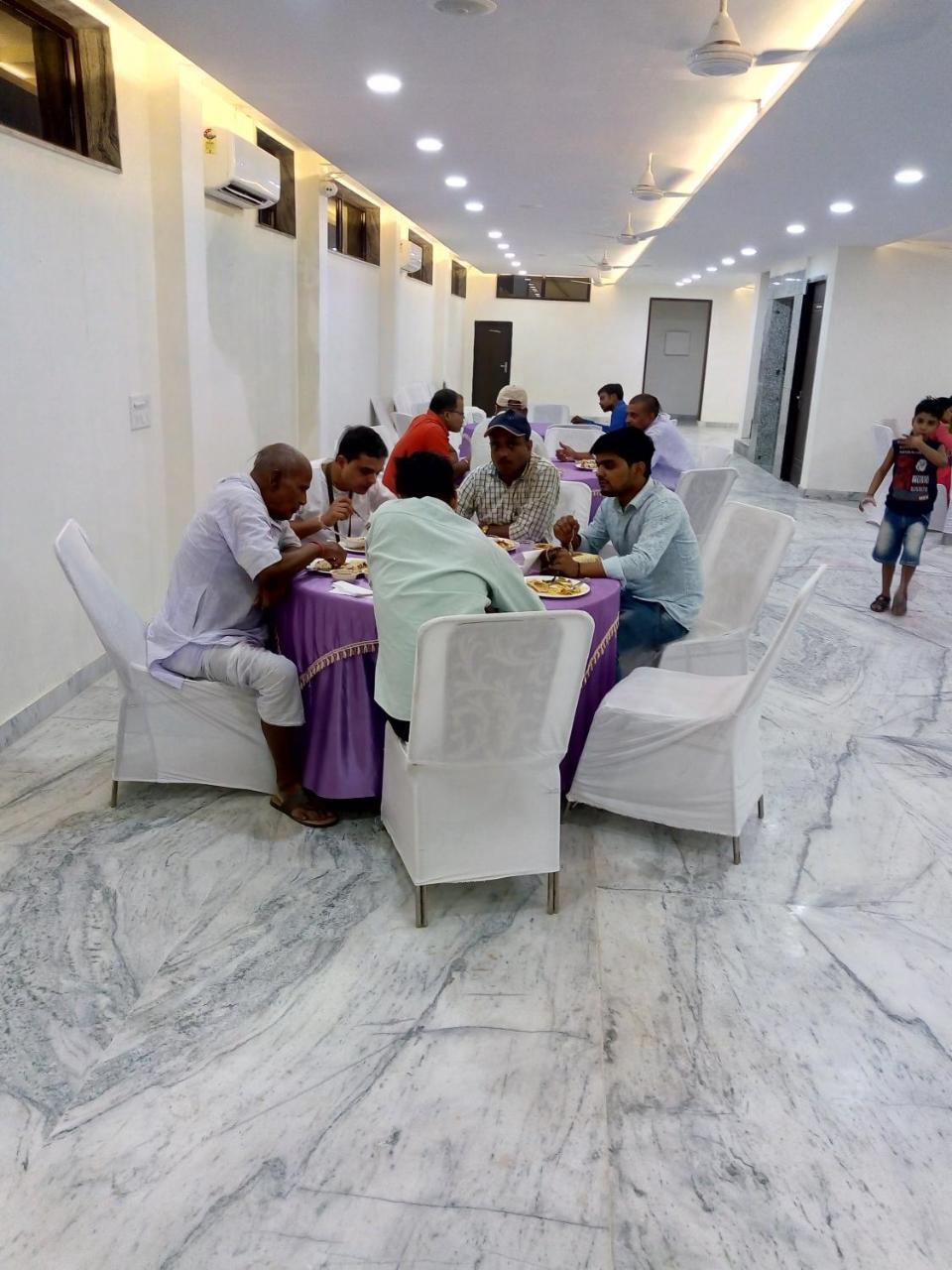 Hotel Sar Kamla Dham Skd Vrindavan Fully Vaccinated Staff Exteriér fotografie