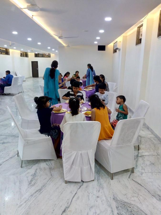 Hotel Sar Kamla Dham Skd Vrindavan Fully Vaccinated Staff Exteriér fotografie