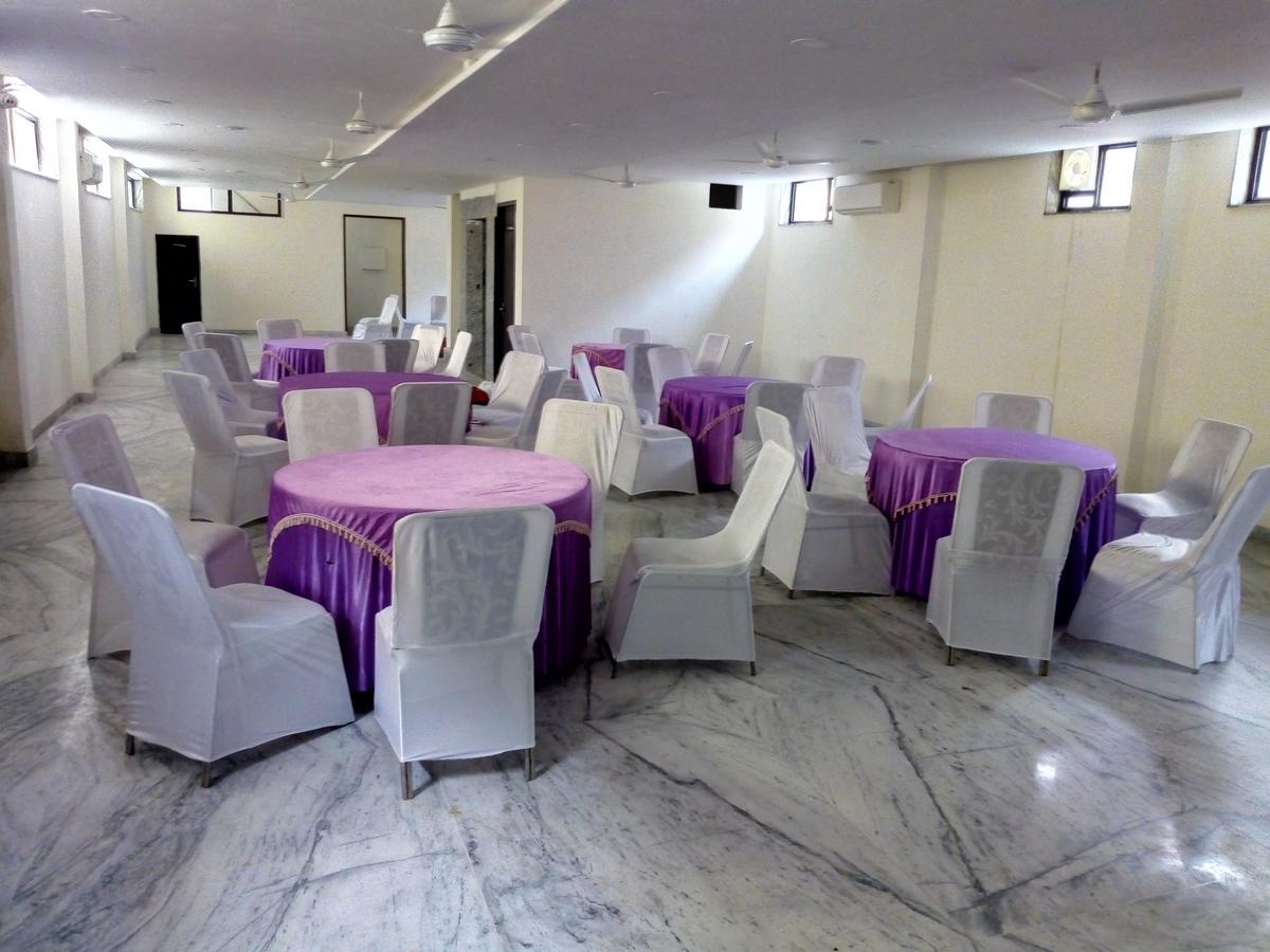 Hotel Sar Kamla Dham Skd Vrindavan Fully Vaccinated Staff Exteriér fotografie