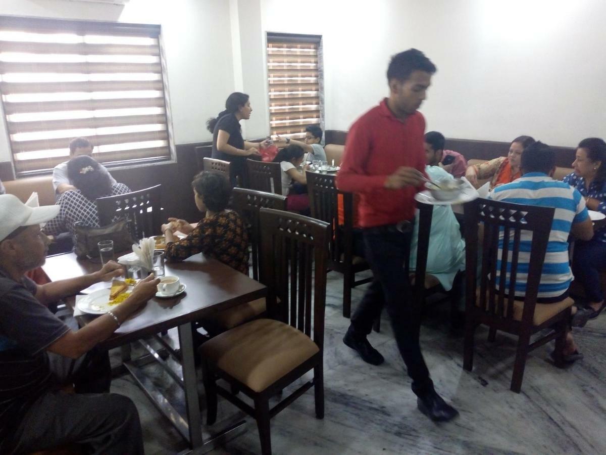 Hotel Sar Kamla Dham Skd Vrindavan Fully Vaccinated Staff Exteriér fotografie