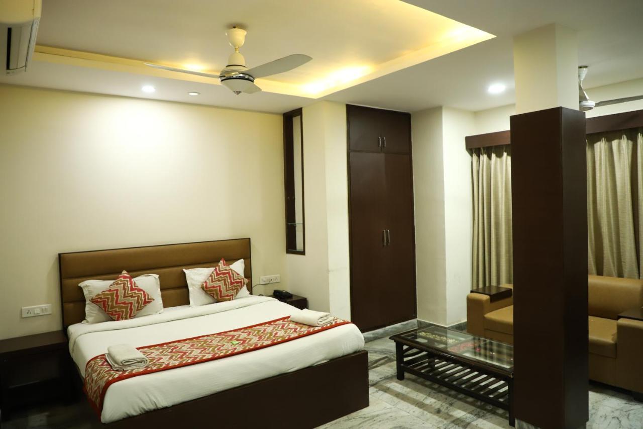 Hotel Sar Kamla Dham Skd Vrindavan Fully Vaccinated Staff Exteriér fotografie
